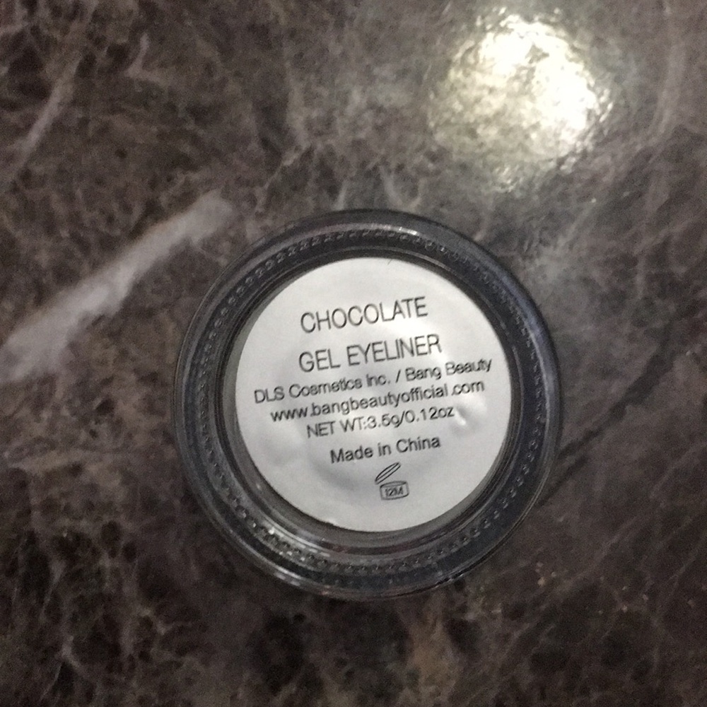 Chocolate eyeliner gel